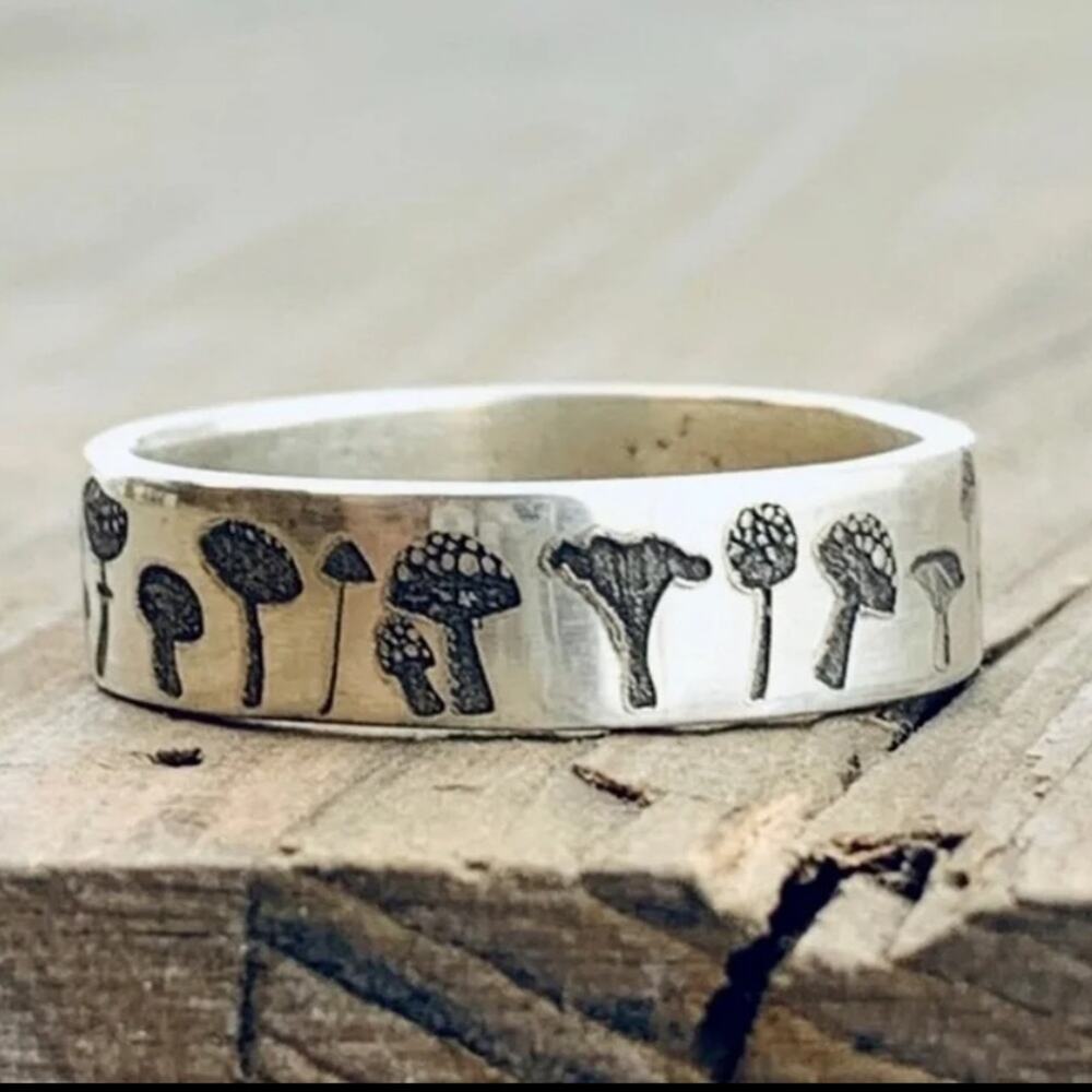 Bohemian Delicate Vintage Look Mushroom Ring NWT